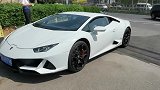 兰博基尼小牛Huracan，白色的还是耐看！