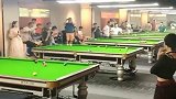 这样的环境,能让人专心的打桌球吗