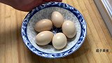 水煮荷包蛋直接下锅就错了，教你3种方法和技巧，个个圆润不散花