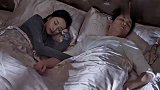 下属打断总裁休息，总裁挂掉电话，转眼就抱着小娇妻腻歪，甜蜜