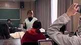 大学生晒上课视频，老师怕学生困播放动画片醒脑