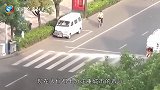 为什么越来越多的人认为城市洒水车成了公害看完明白了