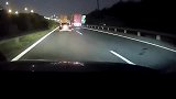 高速公路，奔驰迈巴赫强势超车，胆子也太肥了