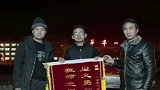 退伍不褪色，这就是退伍军人！华亭市退伍老兵挺身而出见义勇为，救死扶伤。致敬！退伍老兵 致敬英雄