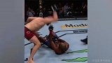 UFC经典重拳KO 上勾拳正中对手面门打晕制服