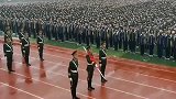 中国的学生军训很整齐，也让我们热血沸腾