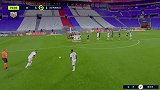 第71分钟里昂球员孟菲斯射门 - 打偏