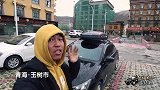 自驾游在城里露营，突然下暴雪了，赶紧搭帐篷，把炉子点燃取暖