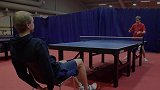 瞧不起谁呢？用脚居然也能打乒乓球