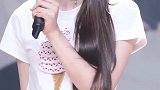 小姐姐的笑容看起来很舒服
