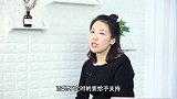 女人的这些“小动作”其实是在暗示你！千万别错过机会了