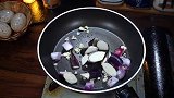 茄子炒豆角的家常做法，百吃不腻的茄子炒豆角，清爽开胃