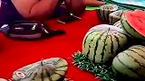国外的异形西瓜，土豪非常爱吃，但不是因为味道
