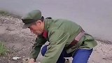 老兵展示叠被子一条龙打法