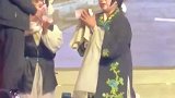 当讨饭戏遇上真戏迷，大哥百元钞票打赏演员