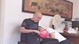 老哥真够坏的，妹子这一坐给我都笑坏了！