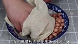 花生里加1个鸡蛋，这样做太香了，吃一次念念不忘，年夜饭必备菜