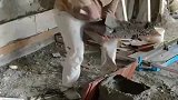 今天招了个要价五百，先让他贴几块砖看看！