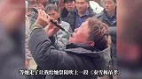 女子在好友葬礼上强忍泪水完成演奏，当事人回应