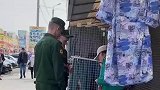 俄罗斯士兵的生活，在中国市场买香蕉