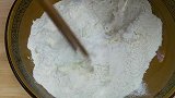 这种蔬菜大量上市了，不调馅太可惜，不发面不饧发，皮包又酥脆