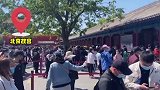 五一假期第一天，全国各地景区人从众：西湖断桥五一假期变人 西安兵马俑只见人头不见俑