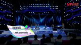 小伙们表演《登峰造极》，高难度动作轮番上演，让人惊叹不已！