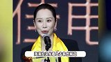 47岁海清话剧后台被偶遇，素颜皮肤好但发际线上移，手臂上淤青抢镜