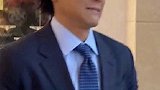 彭于晏被冻出表情包 彭于晏参加线下活动被冻出表情包，这一身肌肉也顶不住哥哥穿的太少啦，要注意保暖奥