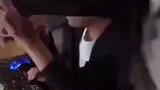 这个女孩太聪明，知道如何抓住男人的弱点