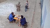 孩子我爸已经三天没打我了