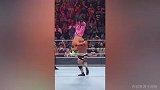 WWE经典名场面！倒栽葱式重摔视觉冲击爆炸