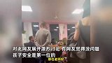 女子家长会上反对上学收孩子手机，“他上课玩手机我也认了”，网友炸锅