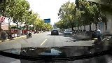 开车总结让行口诀，还是特斯拉厉害