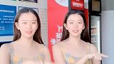 带着我的双胞胎妹妹来了，我妈说点赞不过万，就让我们去打工