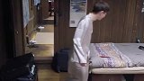 张艺兴与杨紫撞款情侣睡衣，张艺兴下意识的反应，说明两人关系