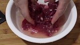 这才是水煮牛肉的正确做法，肉片滑嫩，香气四溢，吃一次就忘不了