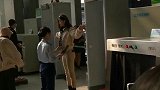 吴宣仪过机场安检这身材比例太绝了！