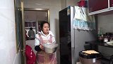两斤猪肉一斤面，媳妇下厨蒸酱肉包子小厨喝稀饭吃肉包两口一个