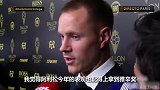 亲皇马名记金球奖混采遭拒 小狮王暴怒回应：别拽我胳膊！