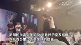 大学室友结婚，好兄弟现场贡献新郎“黑历史”，“社会摇”出来全场爆笑