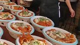 土豪家的酒席喜欢用双青龙