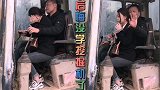 搞笑视频：早知道开挖掘机待遇这么好，当初我就学挖掘机了！