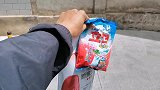 骑行住在拉萨的青旅，把衣服全部洗了，路上只洗过一次，都有味了