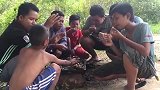 农村人吃青蛙，做法还是第一次见到，油滋滋的，味道还不错