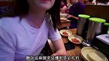 美女带你尝尝，韩国很有名的明洞饺子，它家的刀削面饺子最有特色