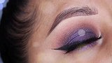 如何打造紫色的迷人眼妆？让这个2分多钟的眼妆视频教会你
