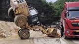 公司一天请来的师傅，先别说技术好不好，胆子是真的够大