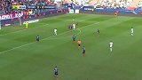 第82分钟斯特拉斯堡球员福法纳射门