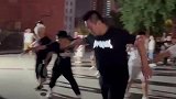 本以为胖哥是主角，没想到啊，后面的大娘才是主角